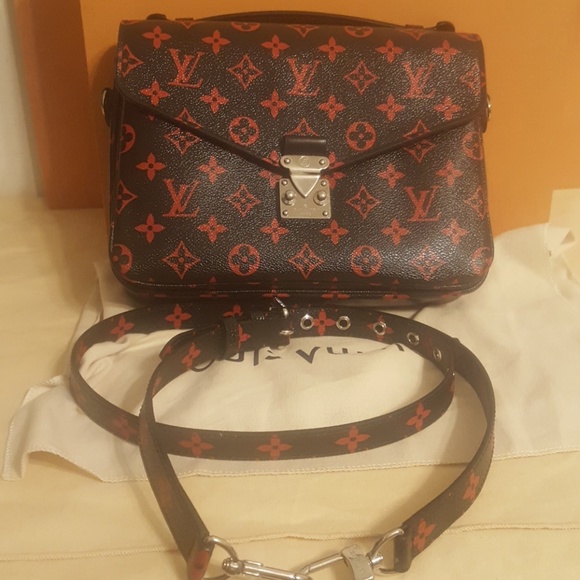 LOUIS VUITTON Pochette Metis Infrarouge Red Black Monogram Shoulder Bag
